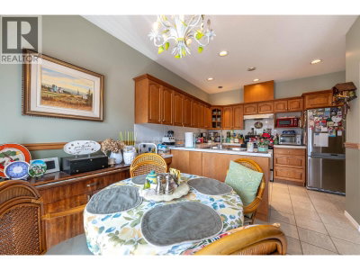 11358 COTTONWOOD DRIVE Drive | Maple Ridge British Columbia | Slide Image Nine