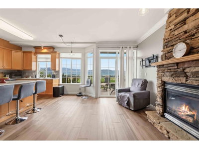 2088 WINFIELD Drive | Abbotsford British Columbia | Slide Image Three