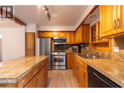 1209 RIDGE Court | Coquitlam British Columbia | Slide Image Seven