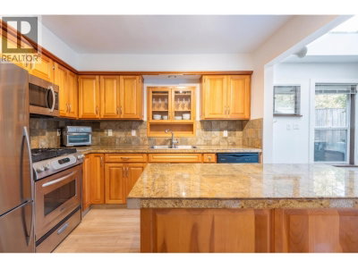 1209 RIDGE Court | Coquitlam British Columbia | Slide Image Nine