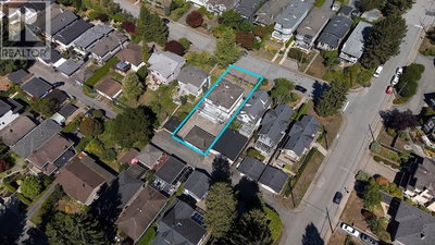 213 28TH Street | North Vancouver British Columbia | Slide Image Thirty-one
