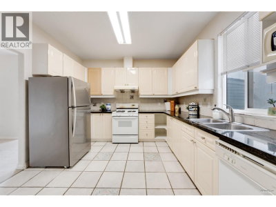 5177 CARSON Street | Burnaby British Columbia | Slide Image Nine