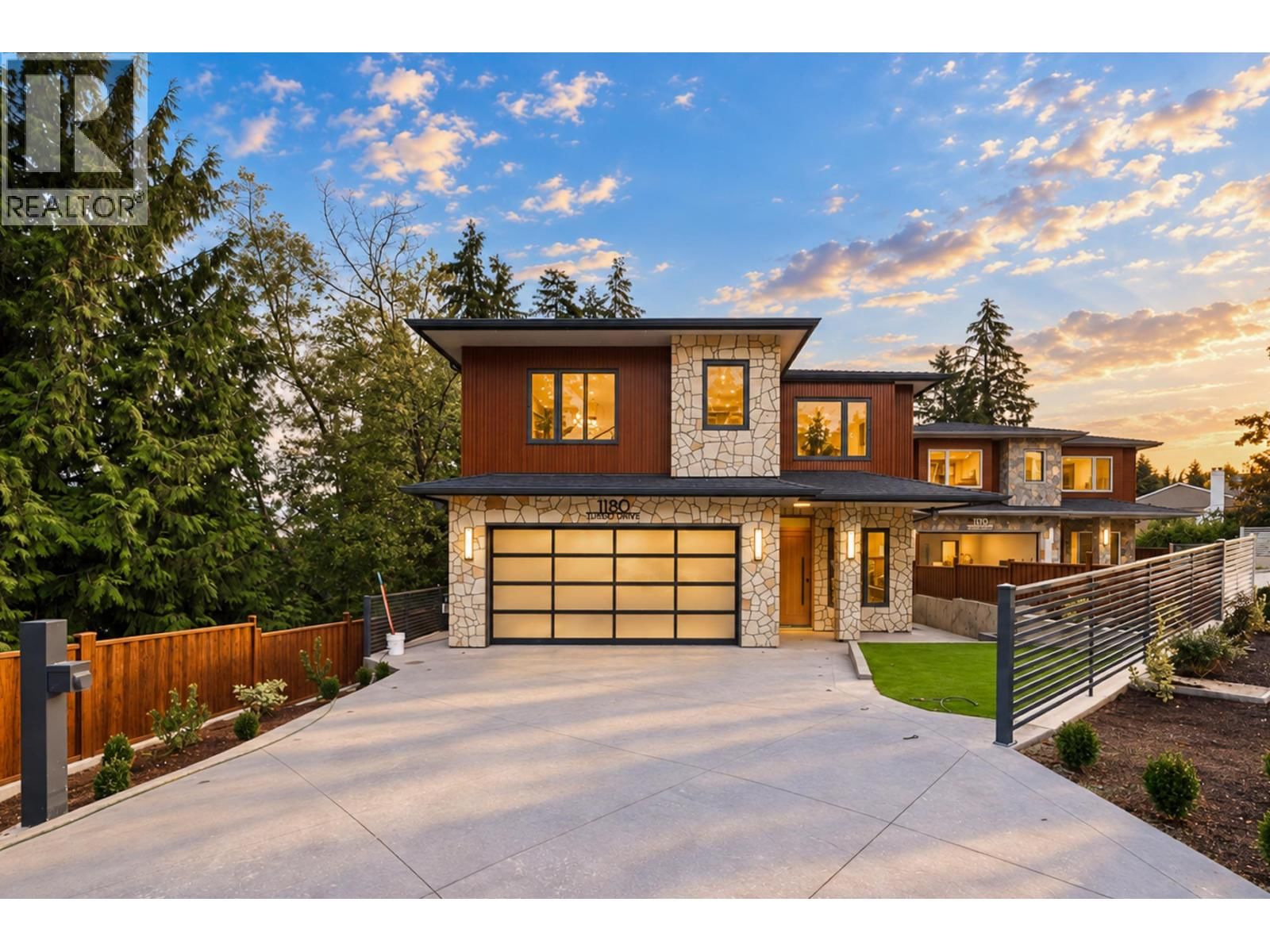 1180 TUXEDO Drive, Port Moody, British Columbia V3H 1L4