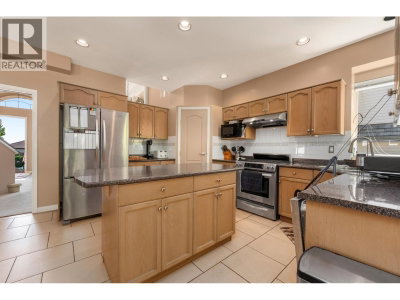 94 LINDEN Court | Port Moody British Columbia | Slide Image Thirteen