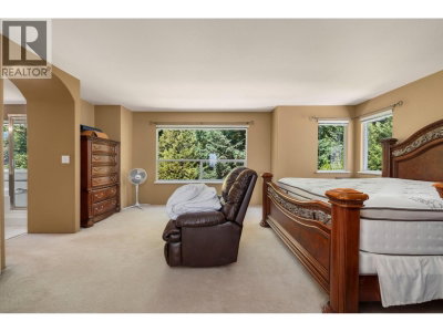94 LINDEN Court | Port Moody British Columbia | Slide Image Seventeen
