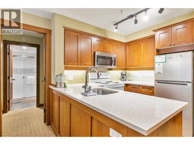 4653 BLACKCOMB Way | Whistler British Columbia | Slide Image Nine