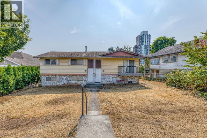920 HARRIS Avenue Coquitlam British Columbia, V3K 1S1 - 5 Bedrooms Home For Sale