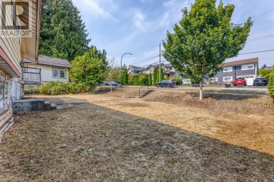 920 HARRIS Avenue | Coquitlam British Columbia | Slide Image Five