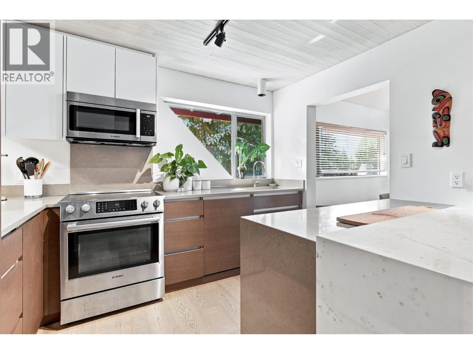 4 4637 BLACKCOMB Way property photo