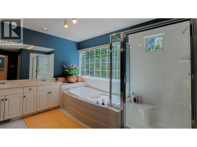 147 ASPENWOOD Drive | Port Moody British Columbia | Slide Image Fifteen