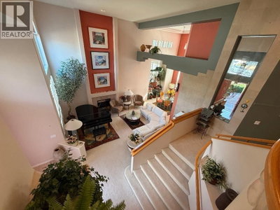 147 ASPENWOOD Drive | Port Moody British Columbia | Slide Image Four