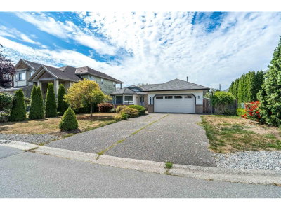 6055 170A Street | Surrey British Columbia | Slide Image Three