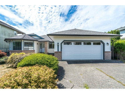 6055 170A Street | Surrey British Columbia | Slide Image Four
