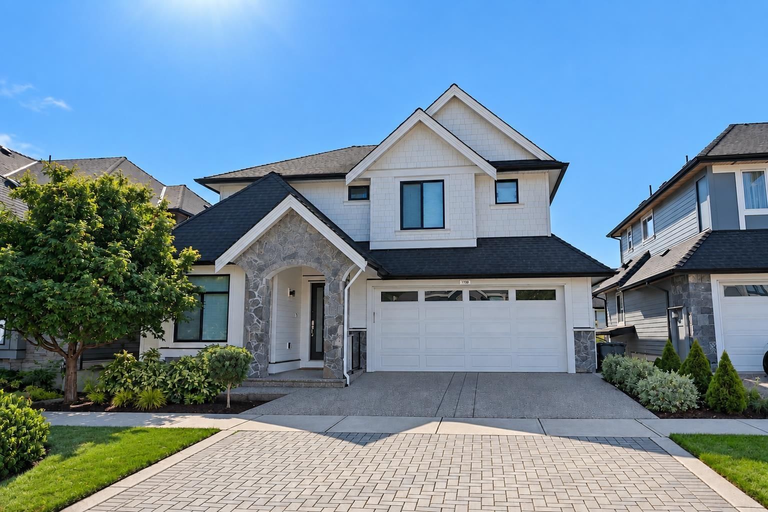 16752 17A Avenue, Surrey, British Columbia V3Z 0T3