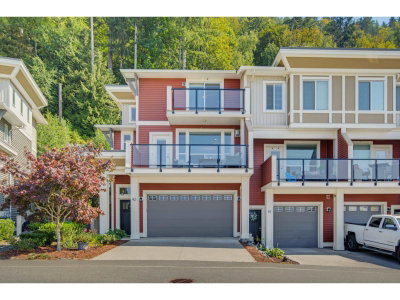6026 LINDEMAN Street | Chilliwack British Columbia | Slide Image One