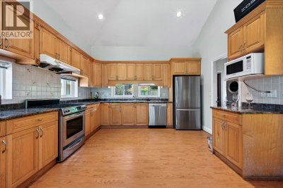 7668 WHEATER Court | Burnaby British Columbia | Slide Image Thirteen