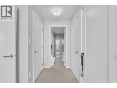 118 CARRIE CATES Court | North Vancouver British Columbia | Slide Image Eighteen