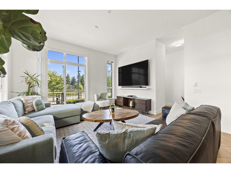 13933 105 Boulevard Surrey British Columbia, V3T 0R6 - 3 Bedrooms Condo For Sale