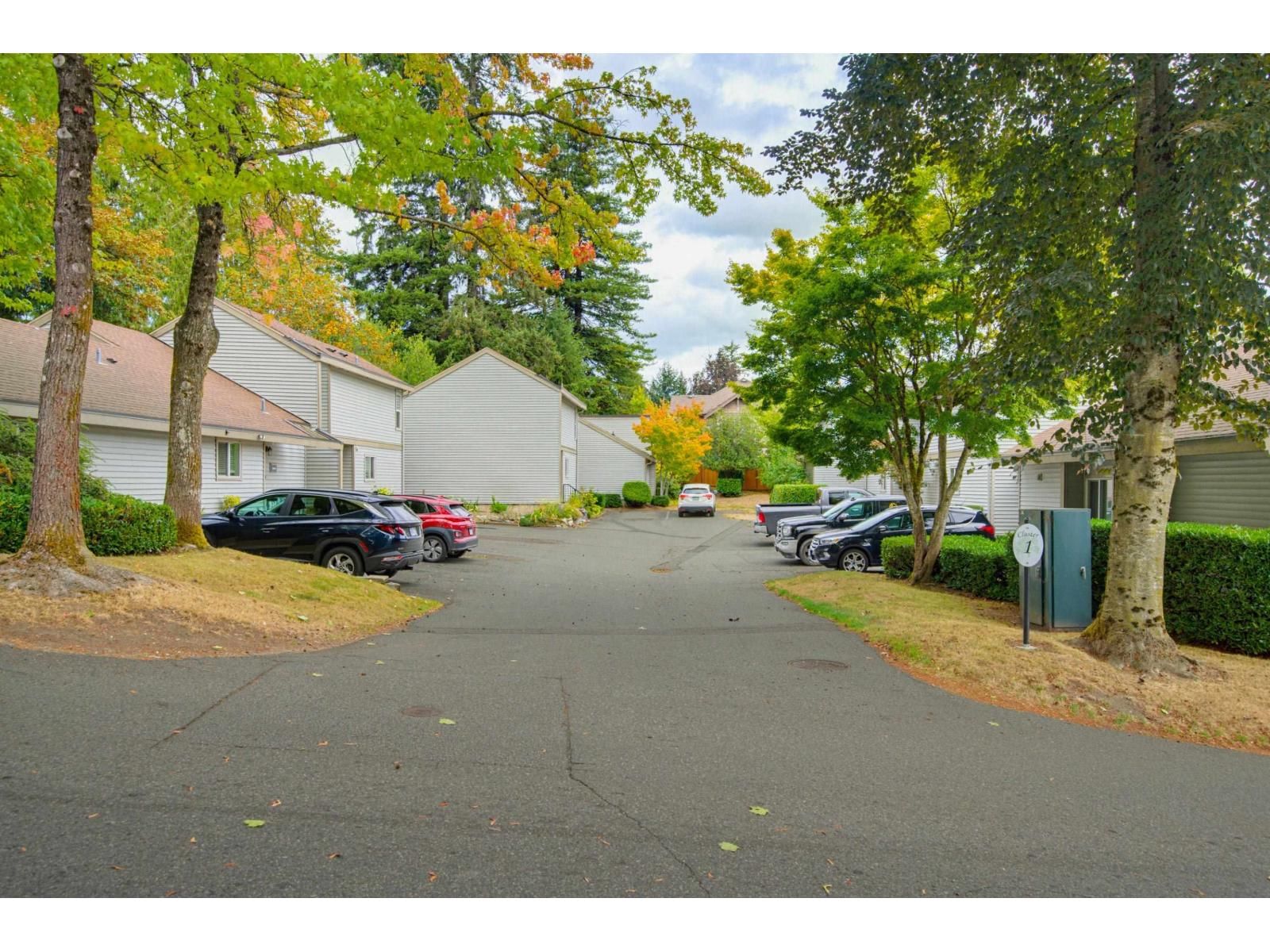 19207 FAIRWAY Drive, Surrey, British Columbia V3S 5M8