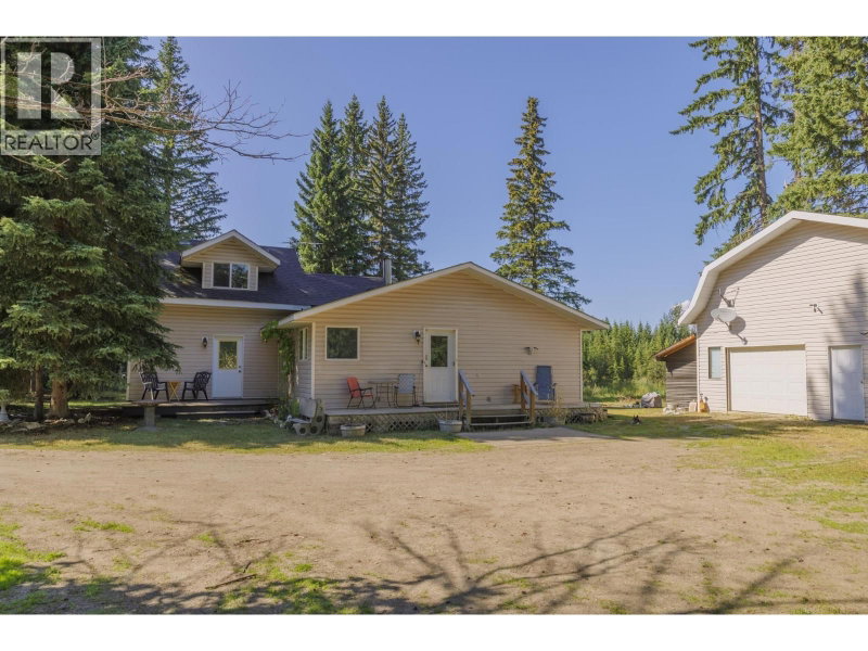 1475 DORVAL Road McBride British Columbia, V0J 2E0 - 4 Bedrooms Waterfront Home For sale