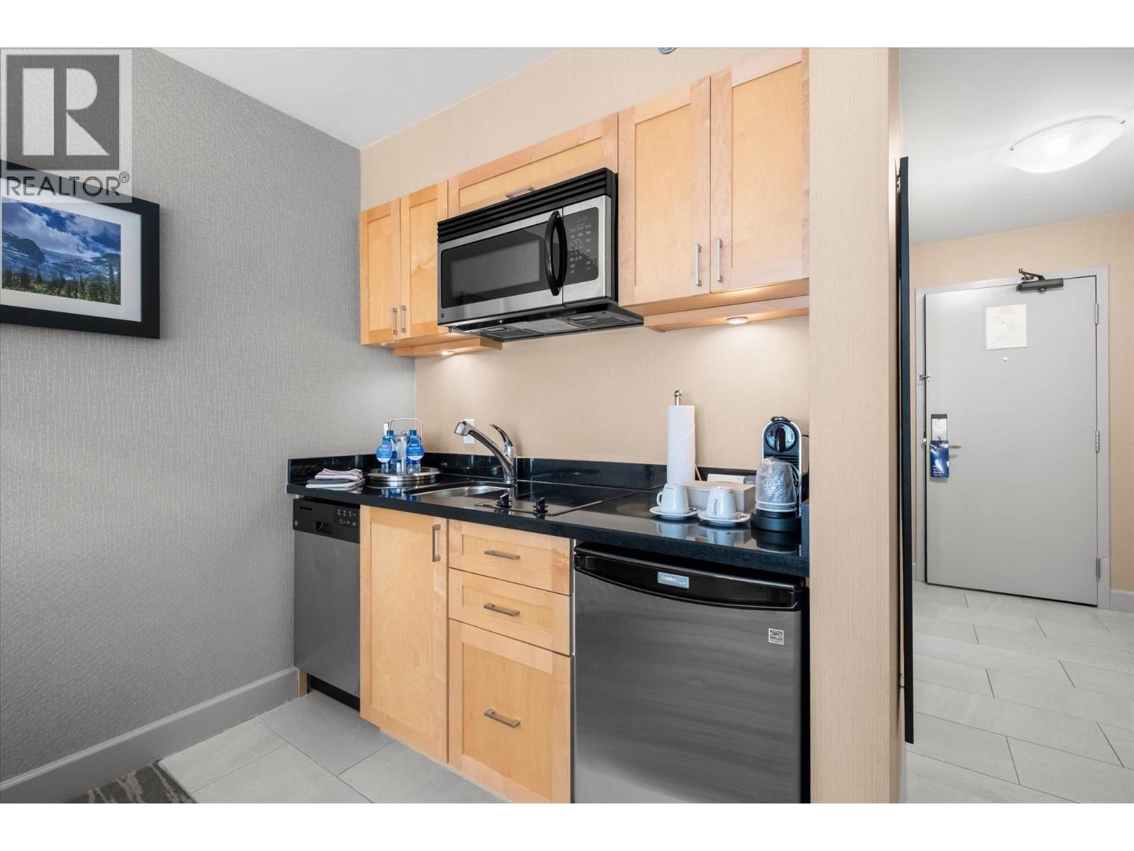 466/468 4050 WHISTLER Way property photo