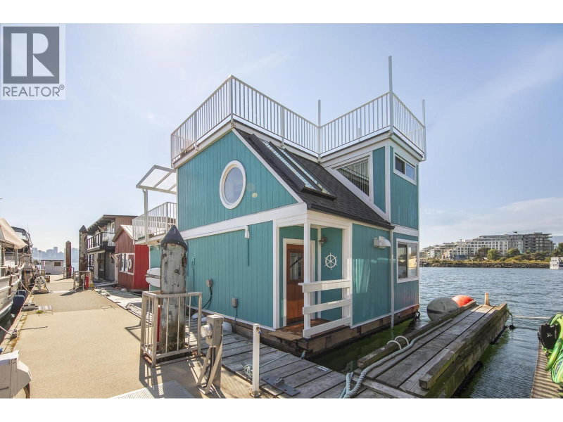 415 ESPLANADE Avenue North Vancouver British Columbia, V7M 1A6 - 1 Bedroom Waterfront Home For sale