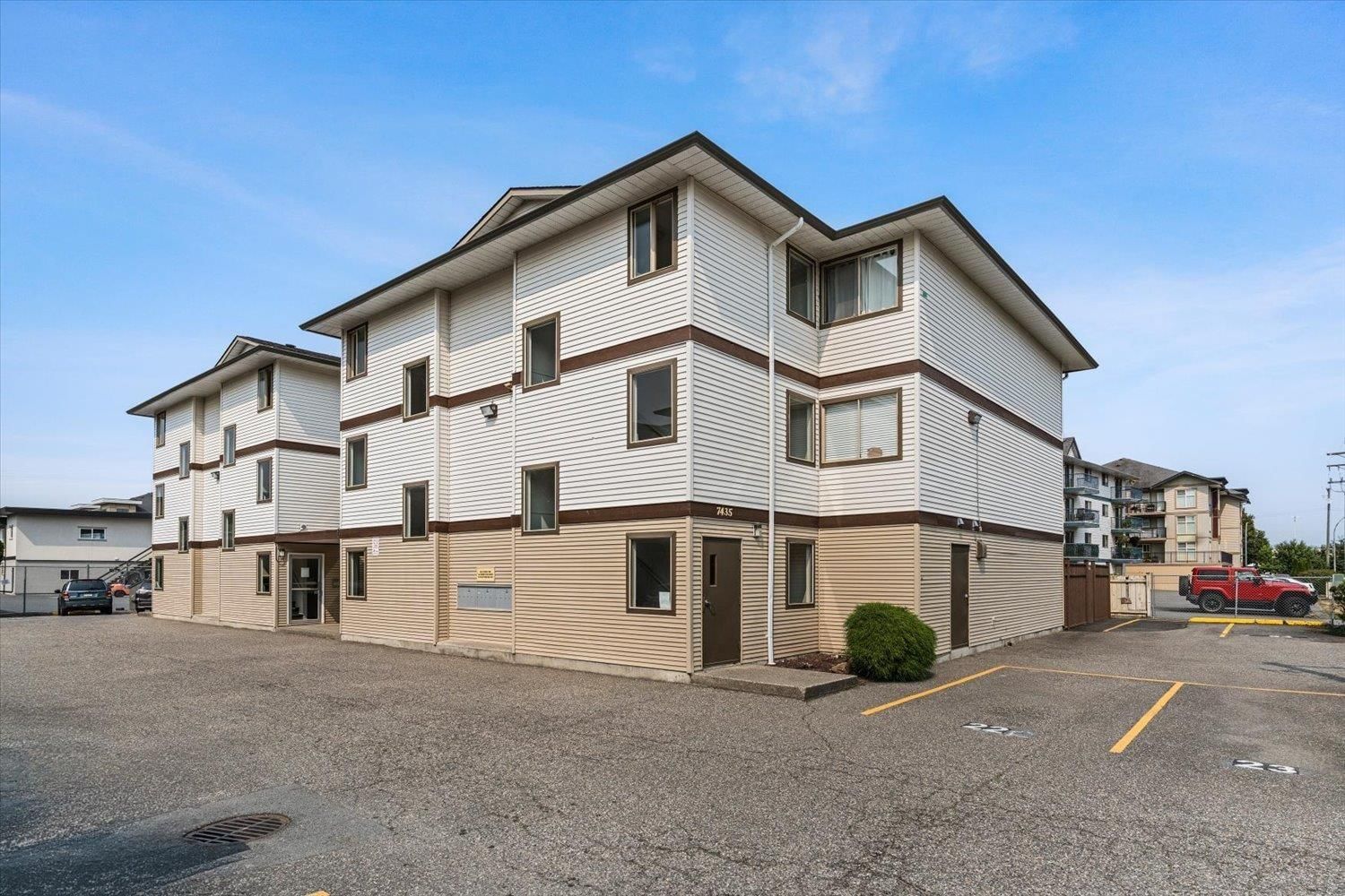 7435 SHAW Avenue, Chilliwack, British Columbia V2R 3C1
