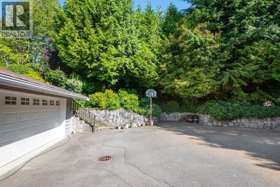 1181 CHARTWELL Drive | West Vancouver British Columbia | Slide Image Thirty-three