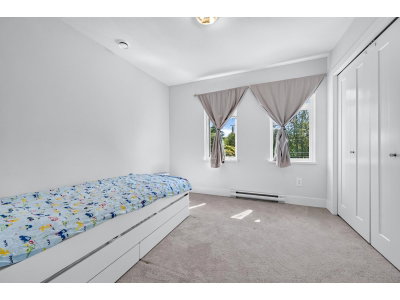 2070 OAK MEADOWS Drive | Surrey British Columbia | Slide Image Sixteen