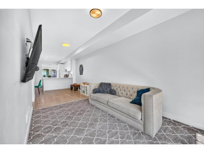 2070 OAK MEADOWS Drive | Surrey British Columbia | Slide Image Eight
