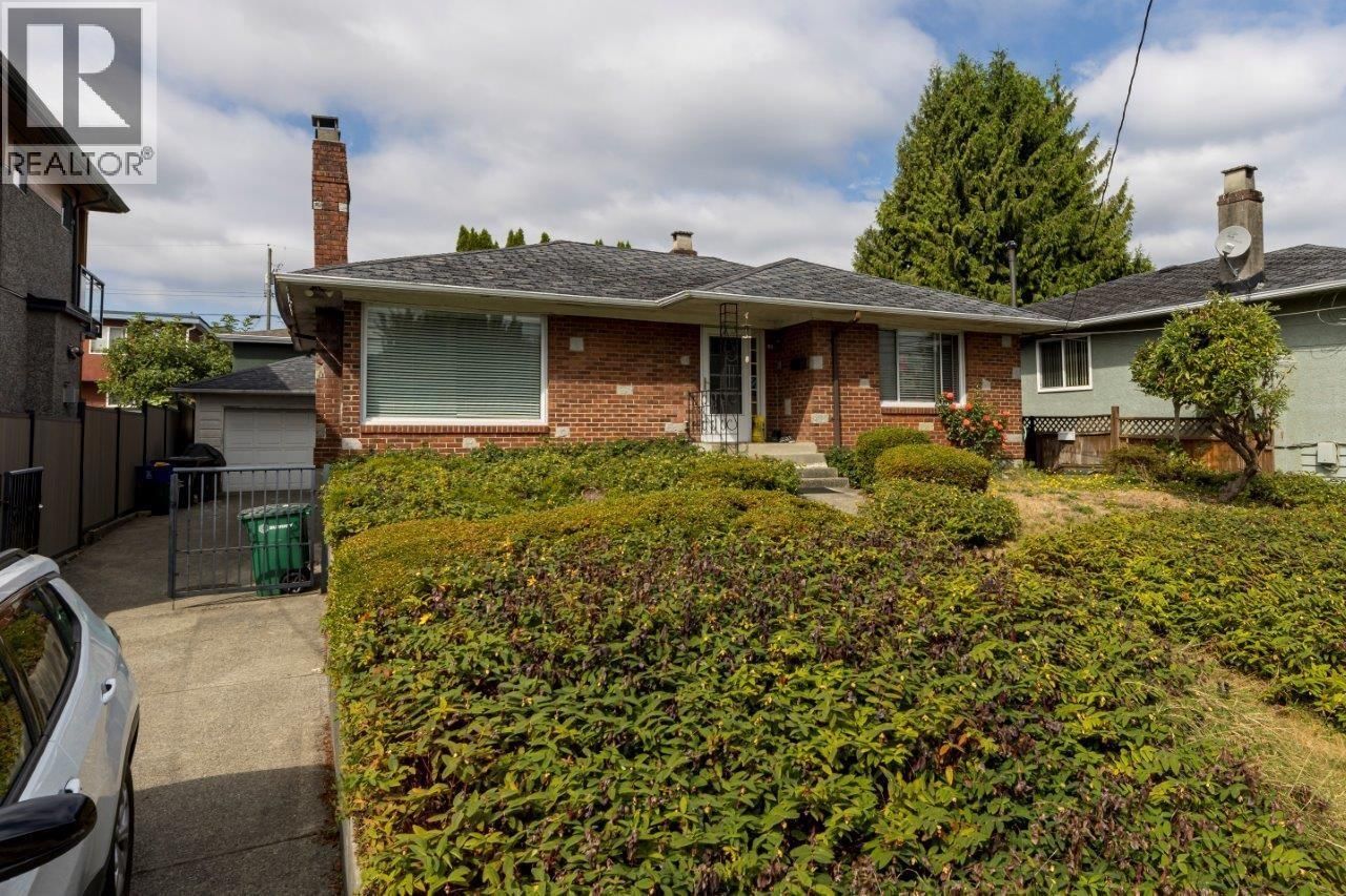 911 SPERLING Avenue, Burnaby, British Columbia V5B 4H7
