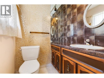 2019 PAULUS Crescent | Burnaby British Columbia | Slide Image Nineteen
