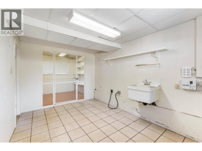 2019 PAULUS Crescent | Burnaby British Columbia | Slide Image Twenty-eight