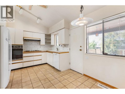 2019 PAULUS Crescent | Burnaby British Columbia | Slide Image Seven