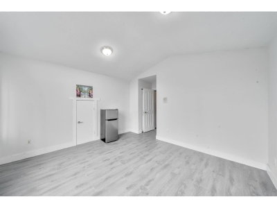 14339 74A Avenue | Surrey British Columbia | Slide Image Twenty