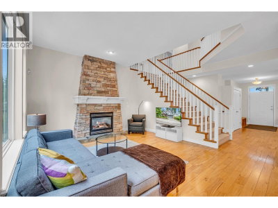 78 CLIFFWOOD Drive | Port Moody British Columbia | Slide Image Twelve