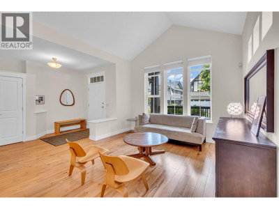 78 CLIFFWOOD Drive | Port Moody British Columbia | Slide Image Five