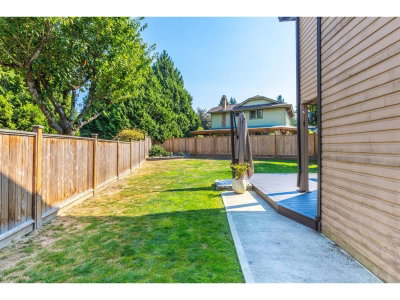 16163 BROOKSIDE Grove | Surrey British Columbia | Slide Image Thirty-seven