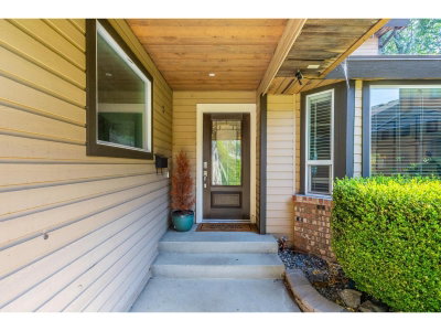 16163 BROOKSIDE Grove | Surrey British Columbia | Slide Image Five