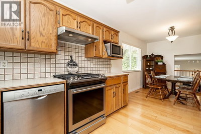2670 BREWSTER Drive | Coquitlam British Columbia | Slide Image Thirteen