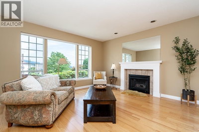 2670 BREWSTER Drive | Coquitlam British Columbia | Slide Image Five