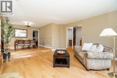 2670 BREWSTER Drive | Coquitlam British Columbia | Slide Image Six