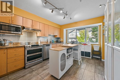 1268 RIVERSIDE Drive | Port Coquitlam British Columbia | Slide Image Ten