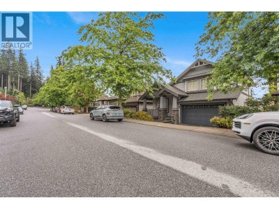 118 FERNWAY Drive | Port Moody British Columbia | Slide Image Three