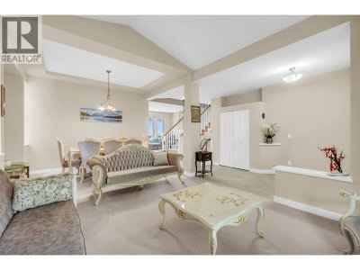 118 FERNWAY Drive | Port Moody British Columbia | Slide Image Six