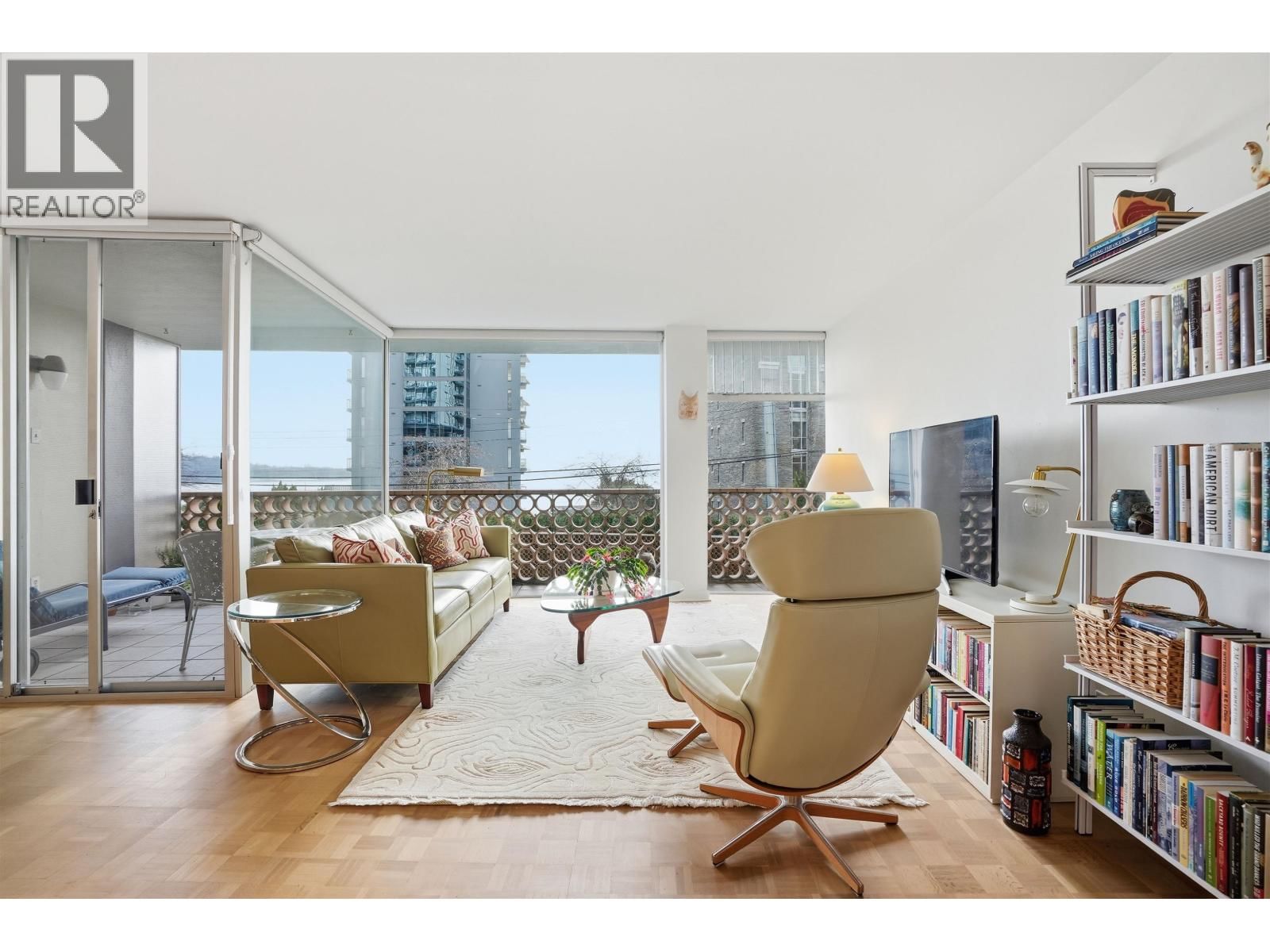 2135 ARGYLE Avenue, West Vancouver, British Columbia V7V 1A5