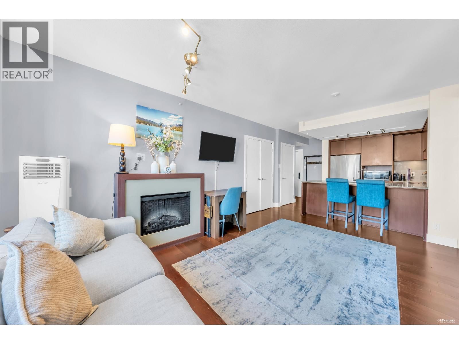 158 13TH Street, North Vancouver, British Columbia V7M 0A7