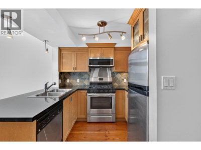 7 RIALTO Court | New Westminster British Columbia | Slide Image Twelve