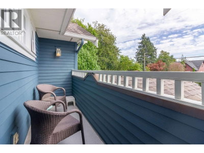358 14TH Street | North Vancouver British Columbia | Slide Image Eighteen