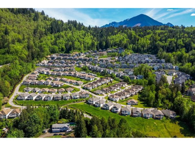 5700 JINKERSON Road | Chilliwack British Columbia | Slide Image Three